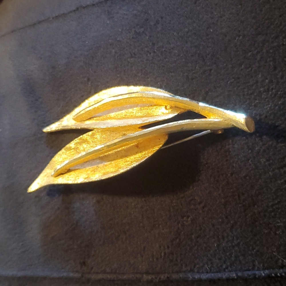 BSK Gold Toned Leaf Brooch